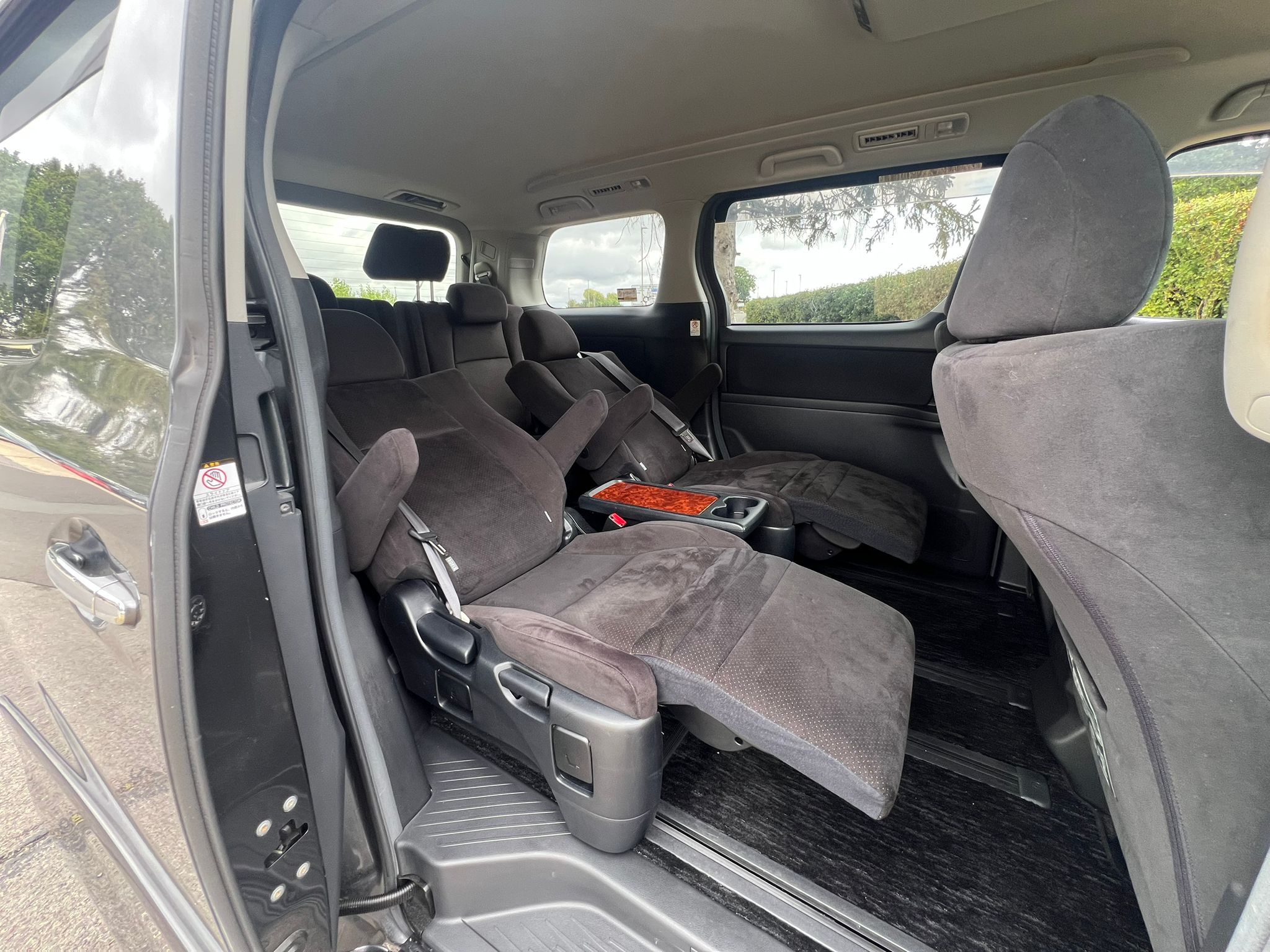 TOYOTA VELLFIRE 2009, 240S PLATINUM SELECTION, 2.4 PETROL FULLY LOADED, 7 SEATER, MAGNETIC GREY METALLIC PAINT, BLACK ALCANTARA INTERIOR