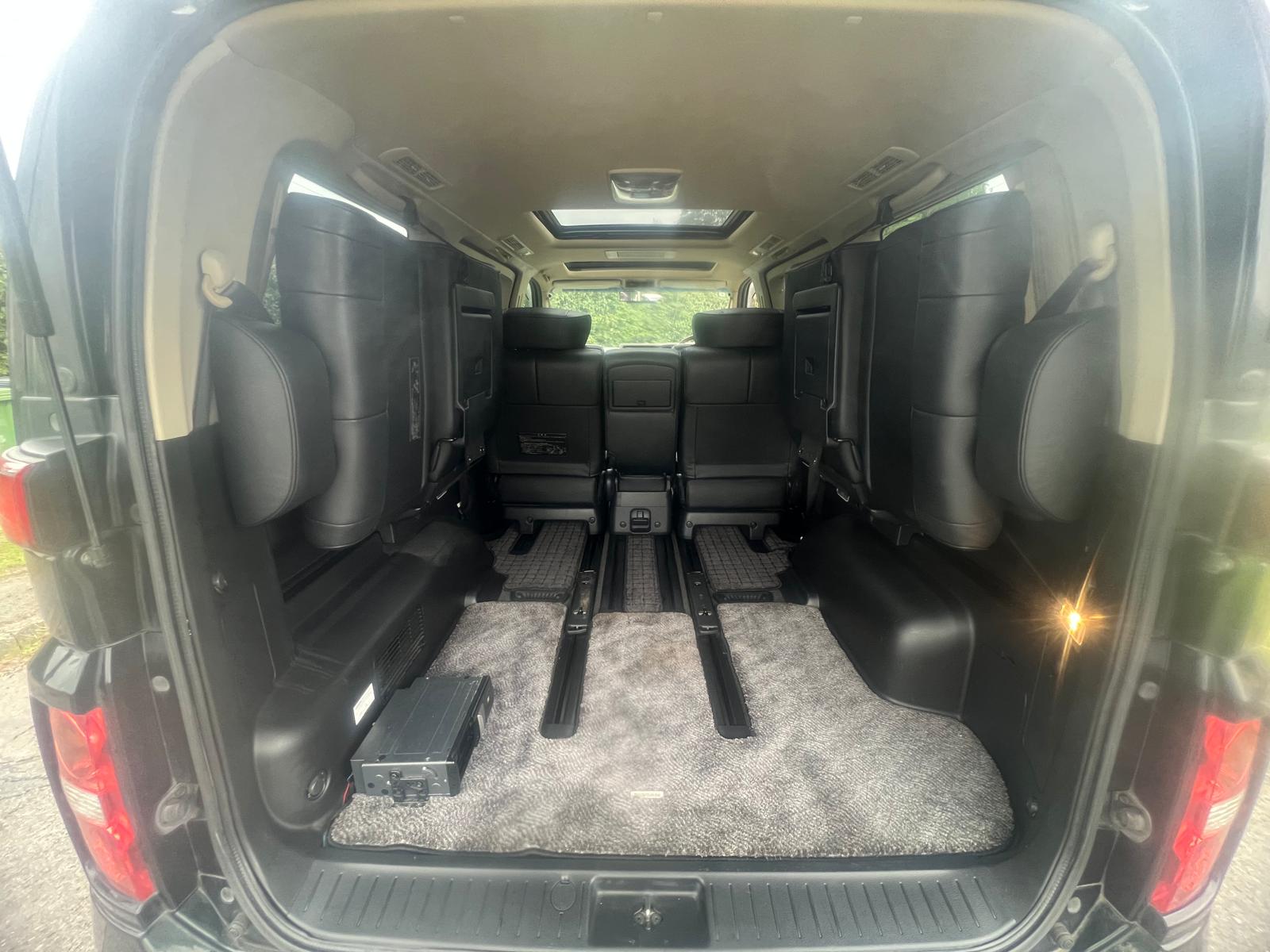 NISSAN ELGRAND 2007, HIGHWAY STAR, 3.5 V6 PETROL FULLY LOADED, 8 SEATER, BLACK PEARL PAINT, BLACK LEATHER INTERIOR