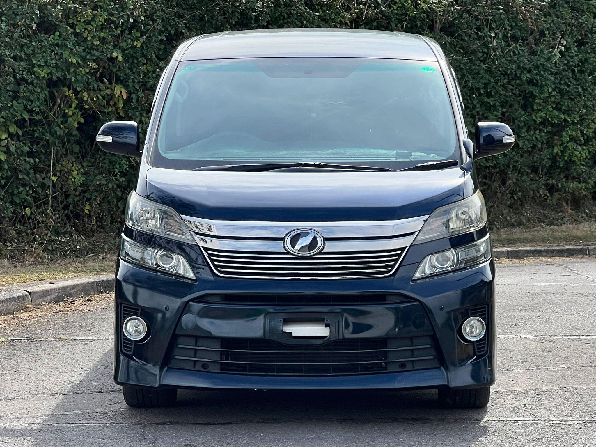 TOYOTA VELLFIRE 2013, PLATINUM SELECTION II, 3.5 V6 PETROL FULLY LOADED, 7 SEATER, BLUE ONYX PEARL PAINT, BLACK CLOTH INTERIOR