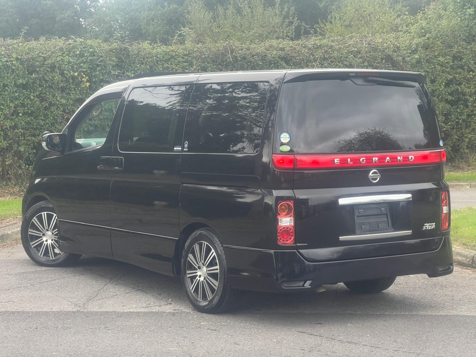 NISSAN ELGRAND 2007, HIGHWAY STAR, 3.5 V6 PETROL FULLY LOADED, 8 SEATER, BLACK PEARL PAINT, BLACK LEATHER INTERIOR