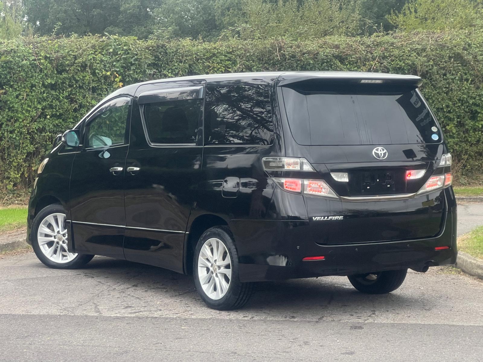 TOYOTA VELLFIRE 2009, 240S PLATINUM SELECTION, 2.4 PETROL FULLY LOADED, 7 SEATER, BLACK ONYX PAINT, BLACK CLOTH INTERIOR