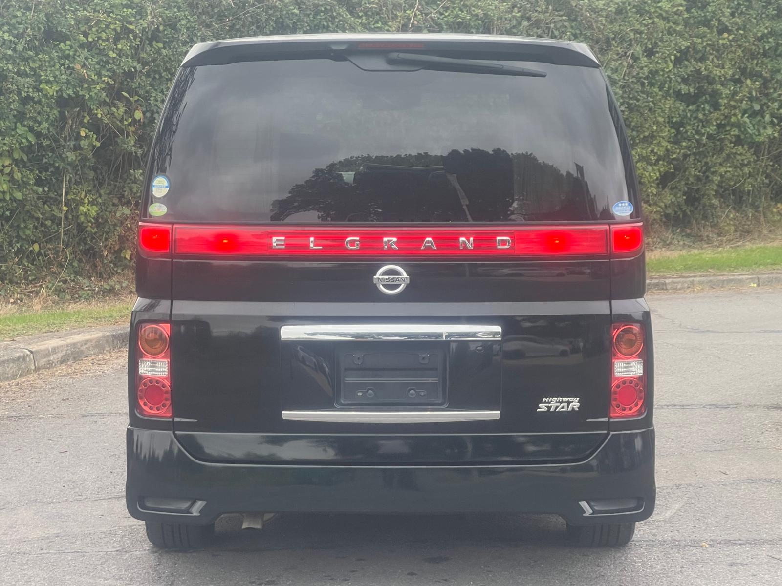 NISSAN ELGRAND 2007, HIGHWAY STAR, 3.5 V6 PETROL FULLY LOADED, 8 SEATER, BLACK PEARL PAINT, BLACK LEATHER INTERIOR
