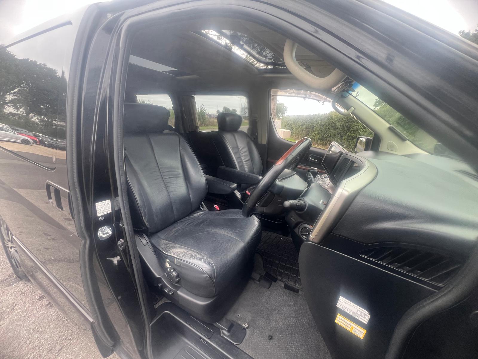 NISSAN ELGRAND 2007, HIGHWAY STAR, 3.5 V6 PETROL FULLY LOADED, 8 SEATER, BLACK PEARL PAINT, BLACK LEATHER INTERIOR