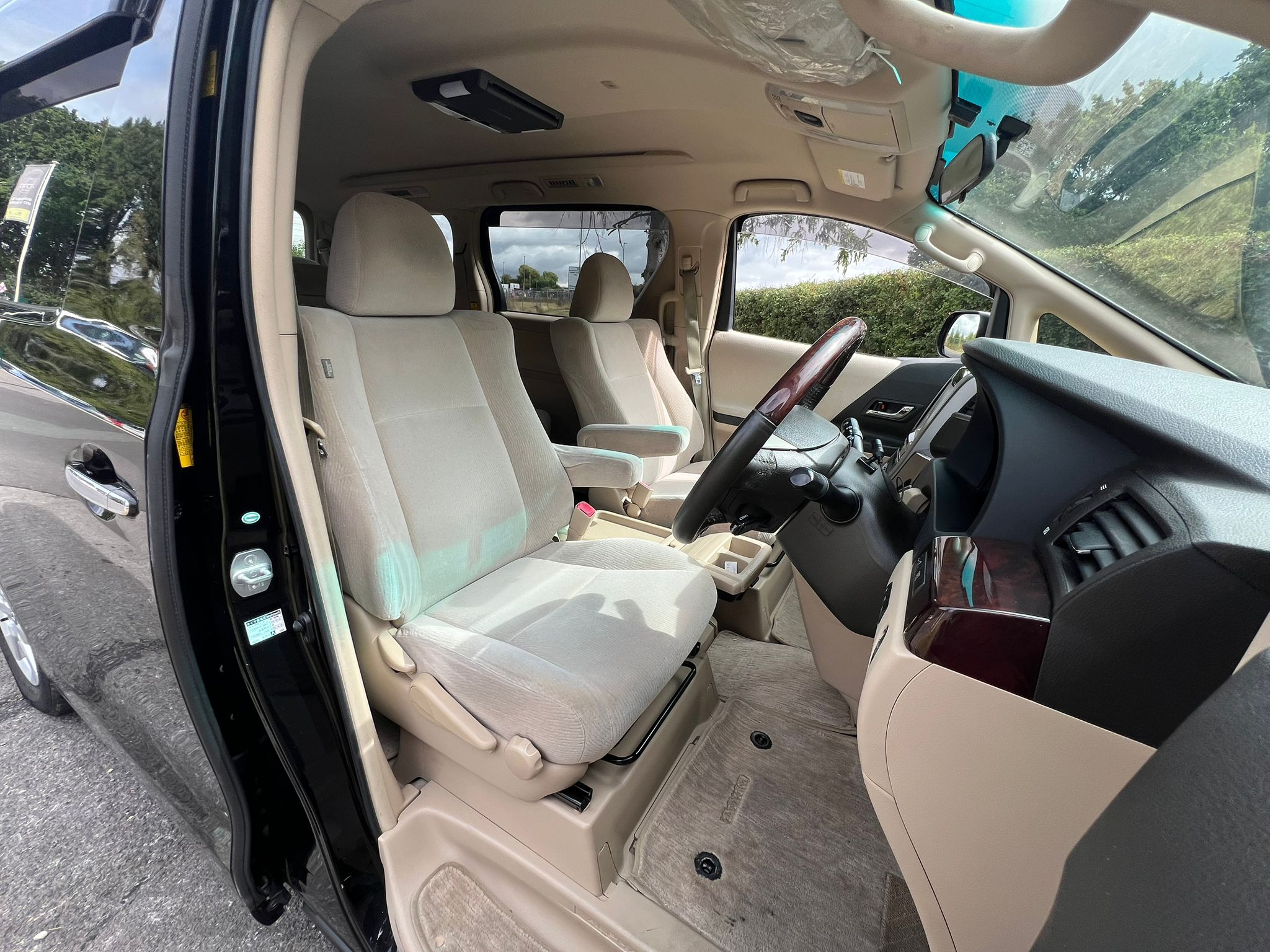 TOYOTA ALPHARD 2013, 240X PLATINUM SELECTION, 2.4 PETROL FULLY LOADED, 8 SEATER, BLACK ONYX PAINT, BEIGE CLOTH INTERIOR