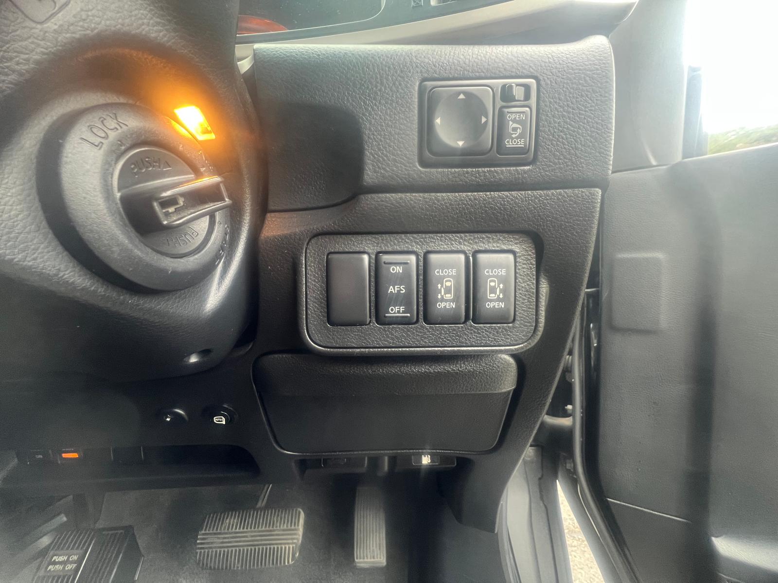 NISSAN ELGRAND 2007, HIGHWAY STAR, 3.5 V6 PETROL FULLY LOADED, 8 SEATER, BLACK PEARL PAINT, BLACK LEATHER INTERIOR